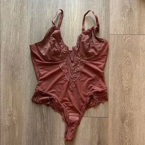 Lace Trim Bodysuit in Rust